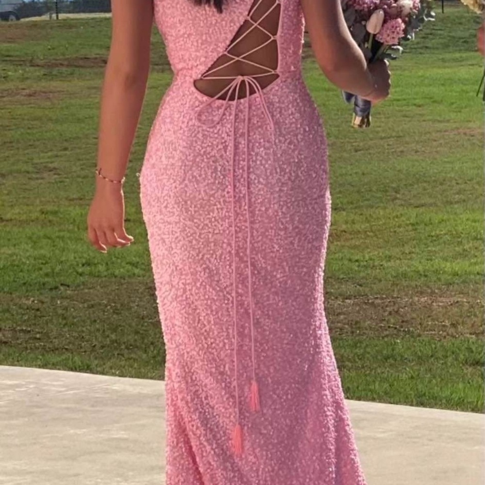 Elegant Pink Lace-Up Prom Dress
